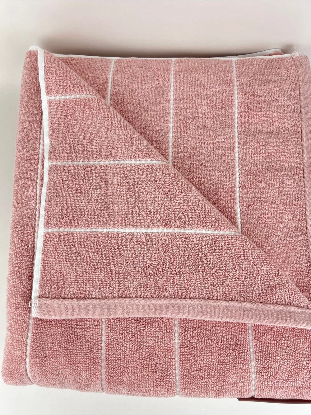 DKNY Bath Towels Eco Melange Light Pink White Soft 100% Cotton 2 Pc Set NEW